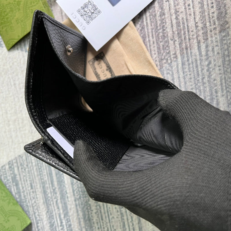 Interior view of everyday-luxe modern women's handbag – women's premium purse