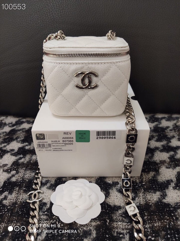  women's handbag, versatile design, view 1
