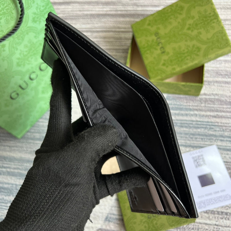 Side profile of elevated everyday-luxe women's handbag – women's designer-style accessory