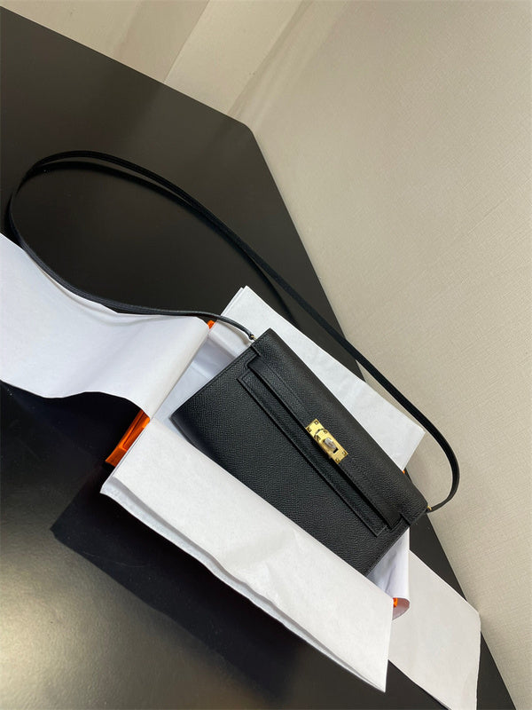  carryall bag interior and compartment view 9