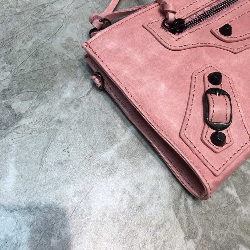 Sleek Premium PU Leather Handbag - Smooth Faux-Leather Exterior | Women's Luxury Handbag #891 - hardware and detail close-up (image 5) of designer-inspired handbag