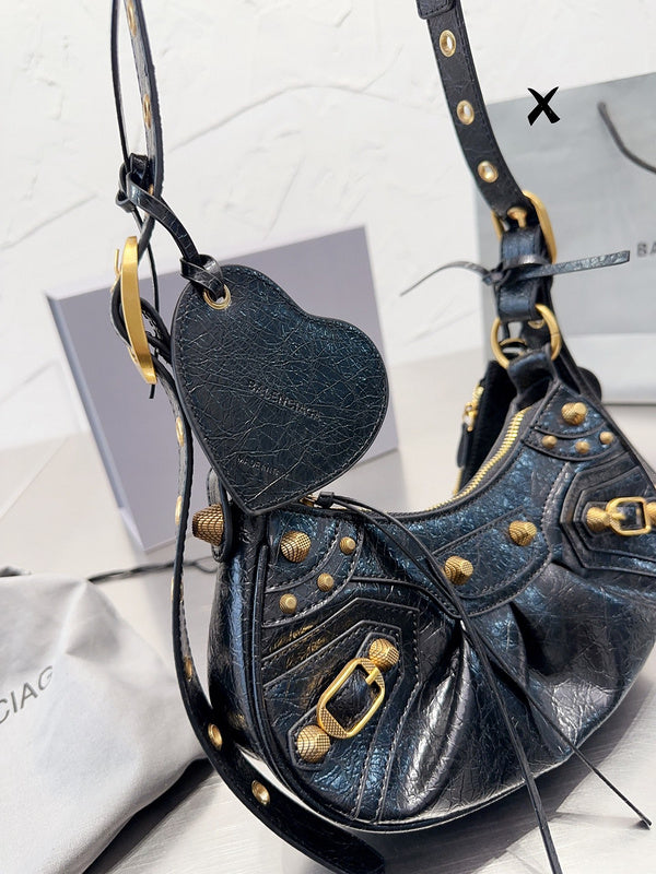 Ziva's Charm handbag – product shot (one versatile size)