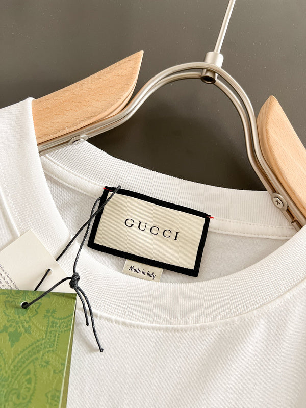 Full styled look of Louis Vuitton cotton t-shirt with relaxed-fit cut