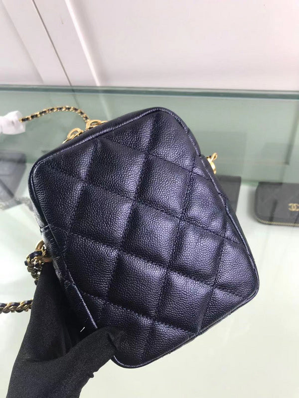 Zivas Charm Understated Luxury Fashion Handbag (Premium Everyday Carry) – Detail View