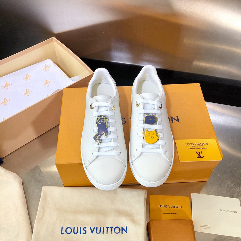 Side profile view of Louis Vuitton luxury piece style No.015