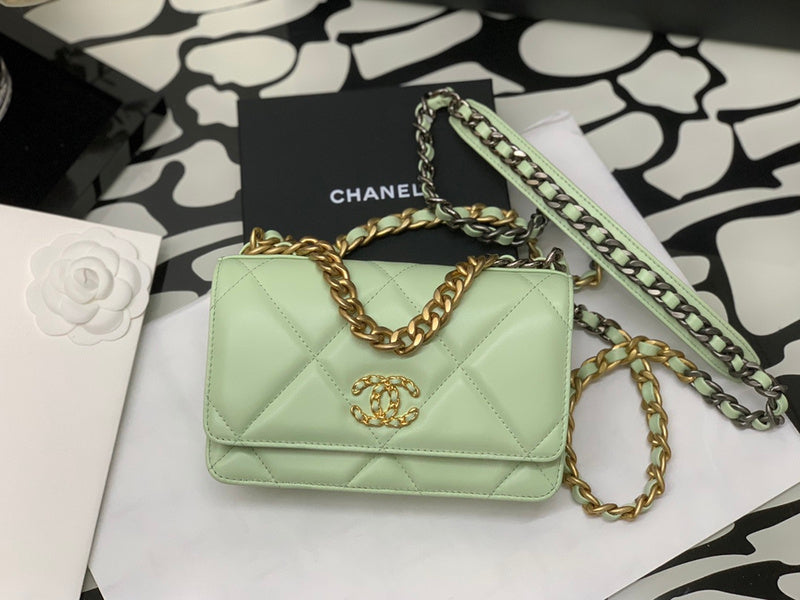  mid purse view 9
