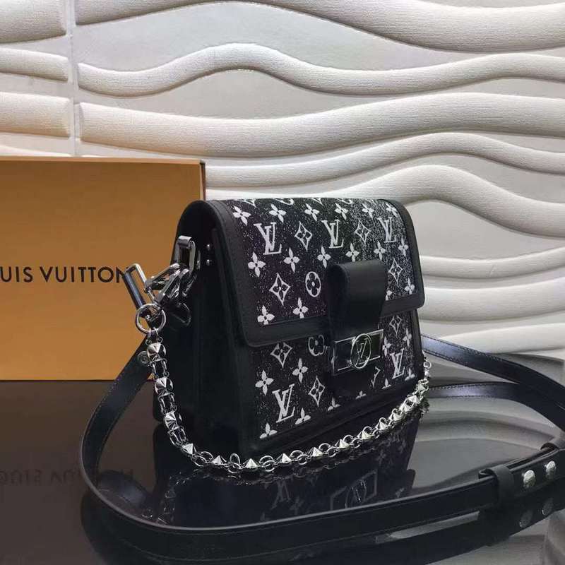 Side profile of everyday-luxe chic women's handbag – women's luxury accessory