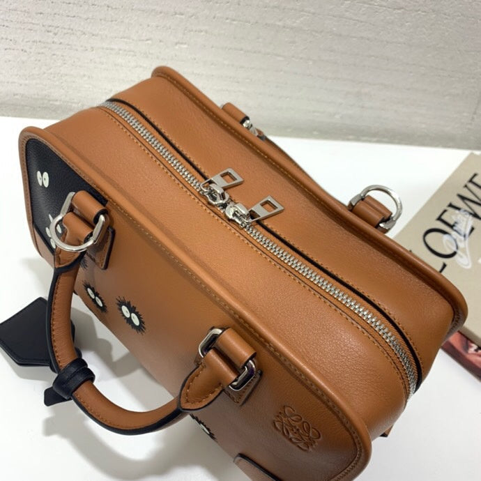 Ziva's Charm handbag – carry view (29cm*17cm*14cm)