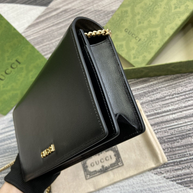 Close-up detail of refined structured women's handbag – women's everyday handbag