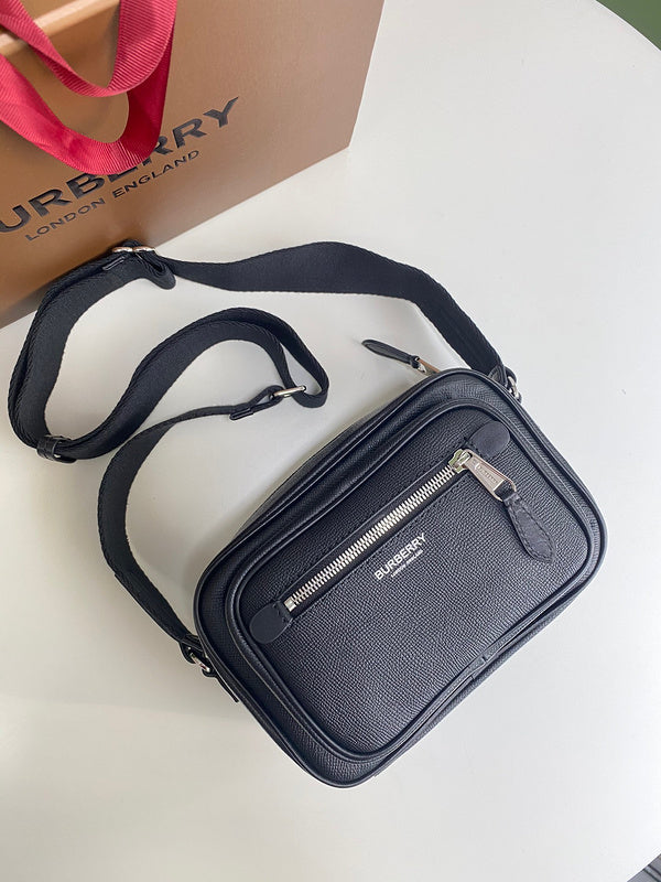 Ziva's Charm handbag – front view (one versatile size)