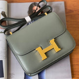 effortless carryall bag detail view showing craftsmanship