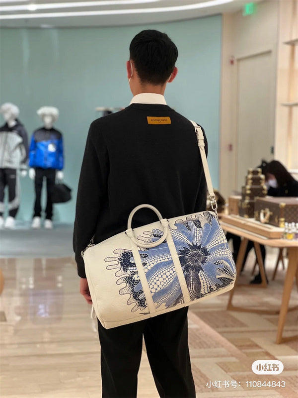  structured bag interior and compartment view 33
