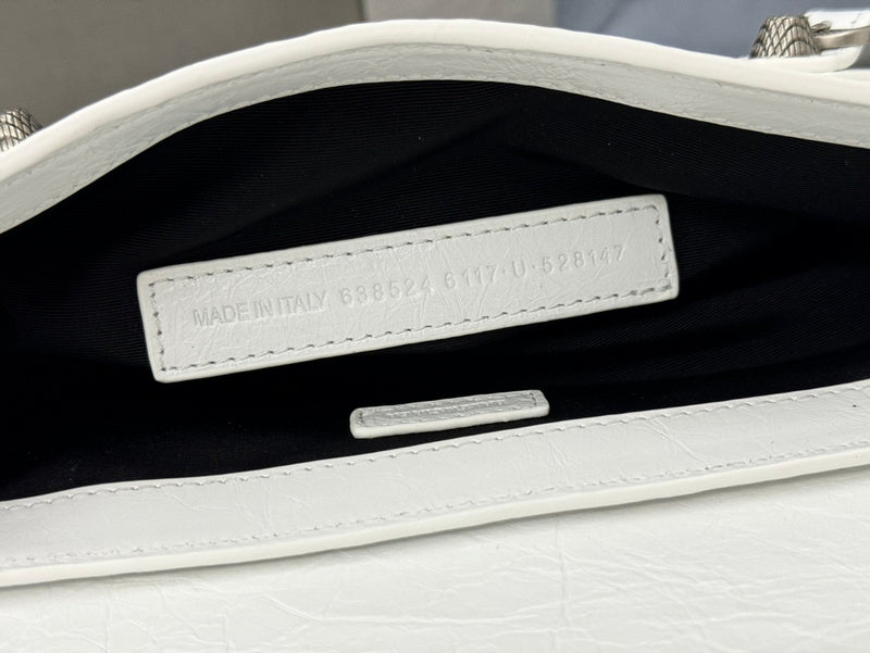 Zivas Charm Effortless Elegance Statement Handbag (Effortless Style Upgrade) – Close-Up Detail