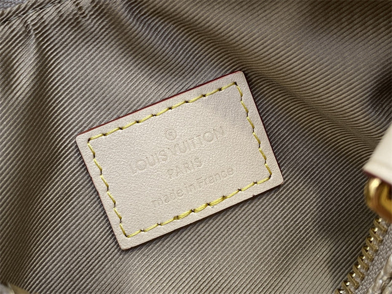  Clean-Lined shopper bag carried on shoulder 10