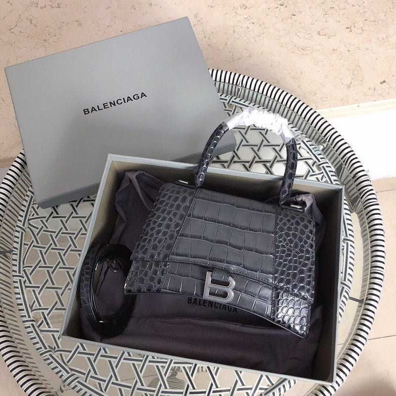 Side profile of refined signature women's handbag – women's designer-style accessory