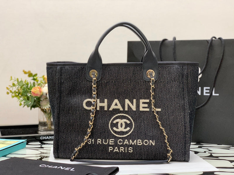  women's handbag, spacious design, view 1