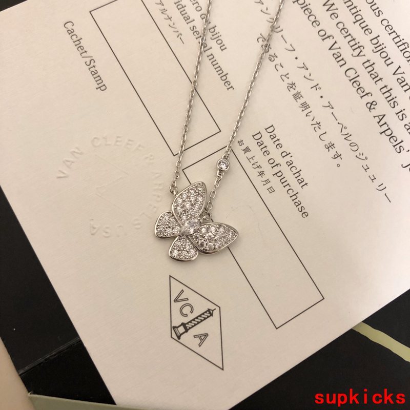 Close-up detail view of Van Cleef & Arpels unisex jewelry piece