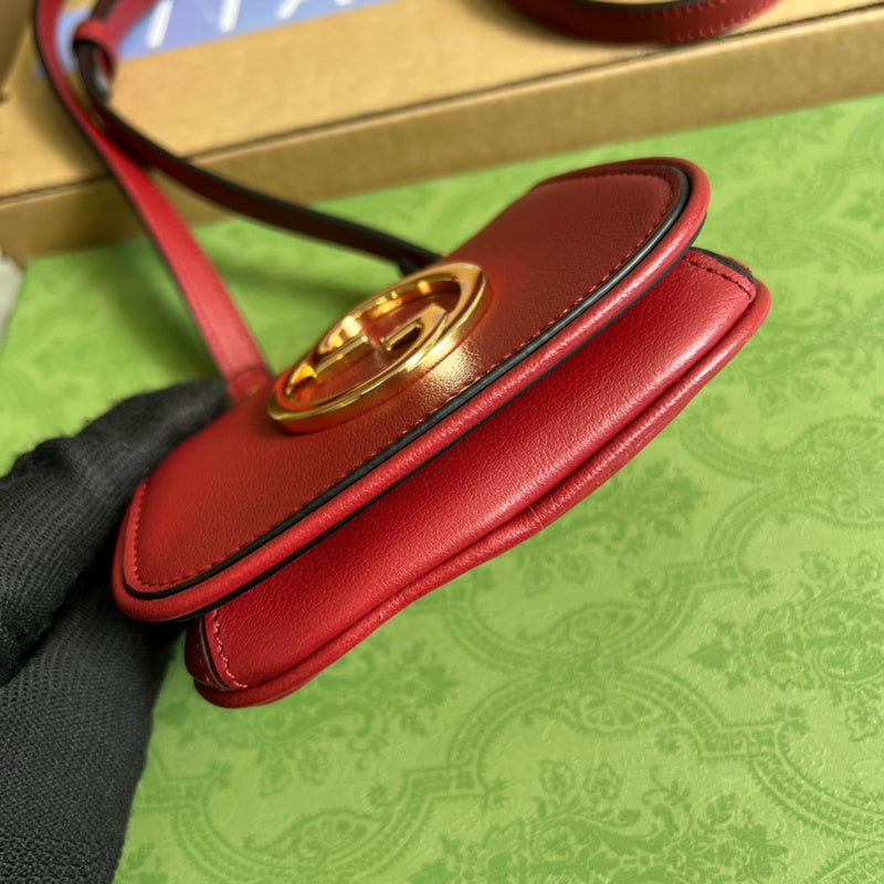 Styled lifestyle shot of elevated refined women's handbag – women's premium purse