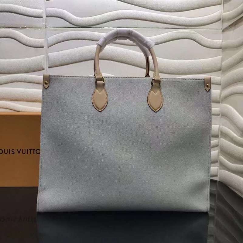 Interior view of everyday-luxe polished women's handbag – women's statement bag