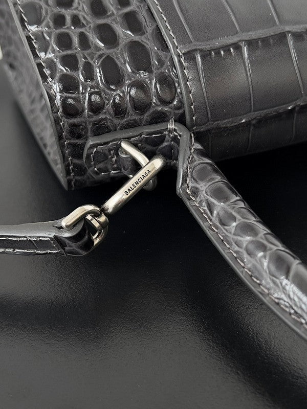 Zivas Charm Understated Luxury Statement Handbag (Modern Wardrobe Staple) – Back View