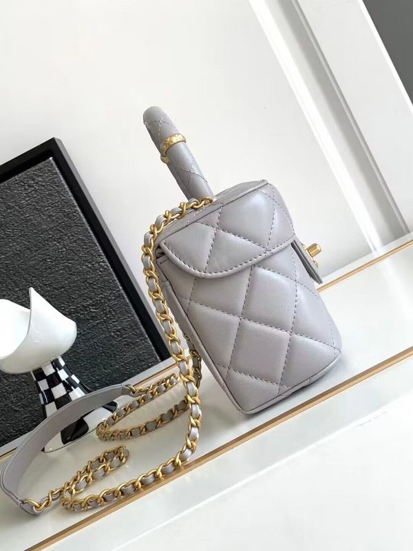 Ziva's Charm handbag – detail view (one versatile size)
