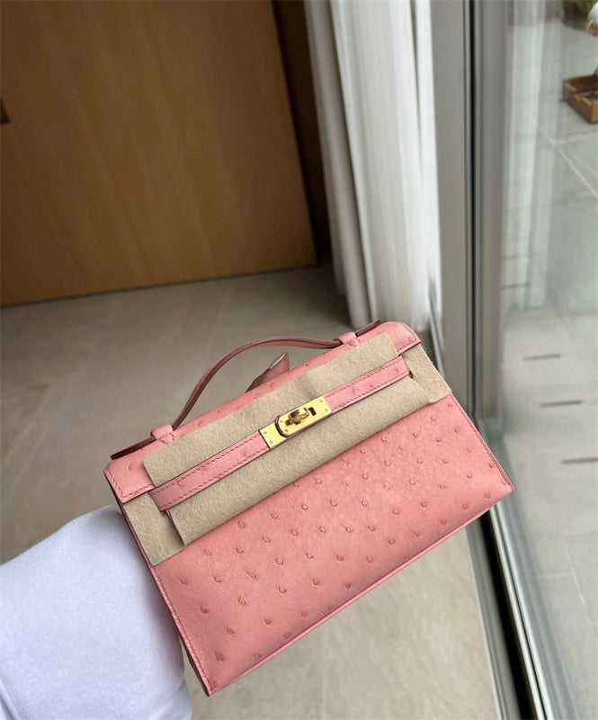  signature crossbody bag styled with outfit 12
