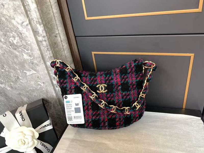 Zivas Charm Everyday Sophistication Everyday Handbag (Versatile Style Statement) – Close-Up Detail