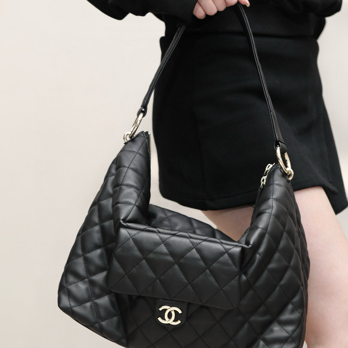 Chanel 23B Maxi Hobo Bag detail shot – authentic designer craftsmanship