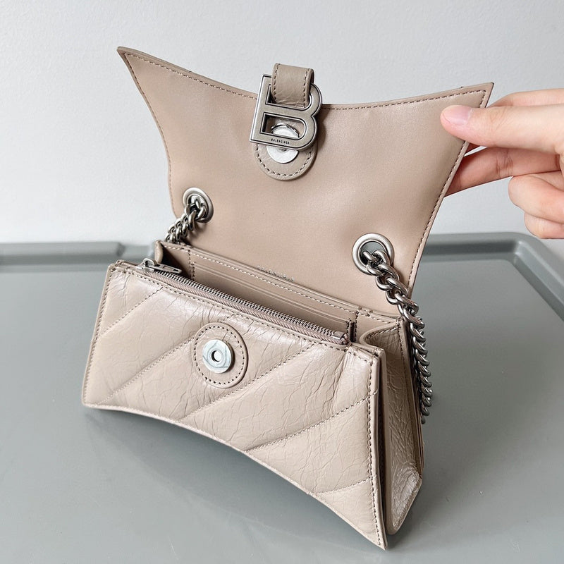 Zivas Charm Polished Finish Statement Handbag (Modern Wardrobe Staple) – Detail View