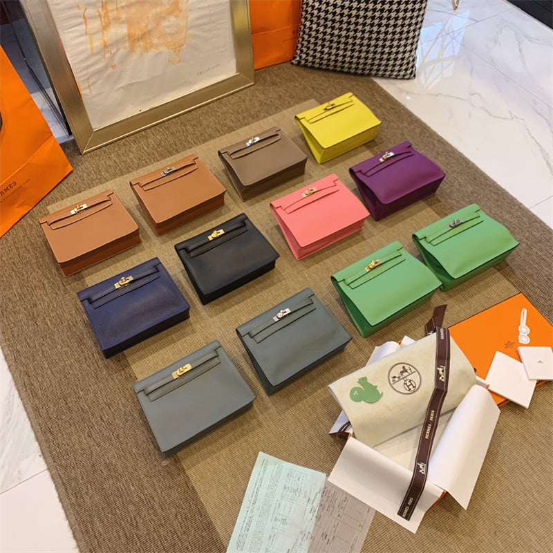 crossbody bag interior and compartment view 15