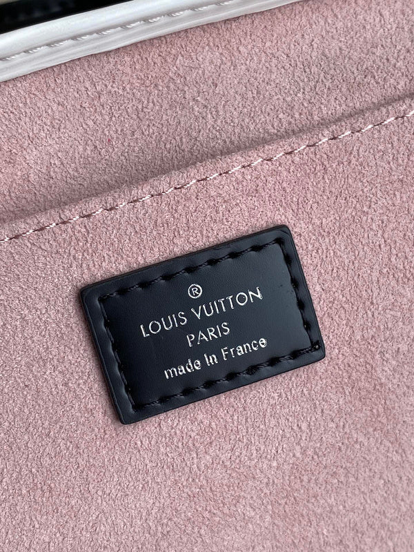 Front view of classic refined women's handbag – women's luxury accessory