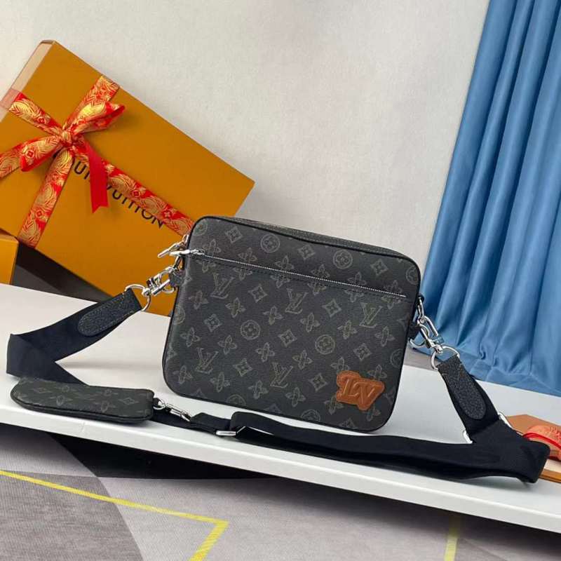 Side profile of classic signature women's handbag – women's everyday handbag