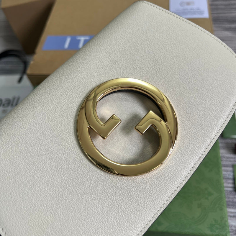 Handle and strap detail of statement chic women's handbag – women's premium purse