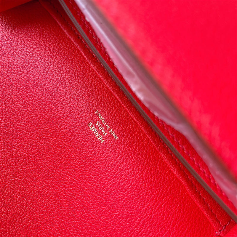  Essential tote bag carried on shoulder 10