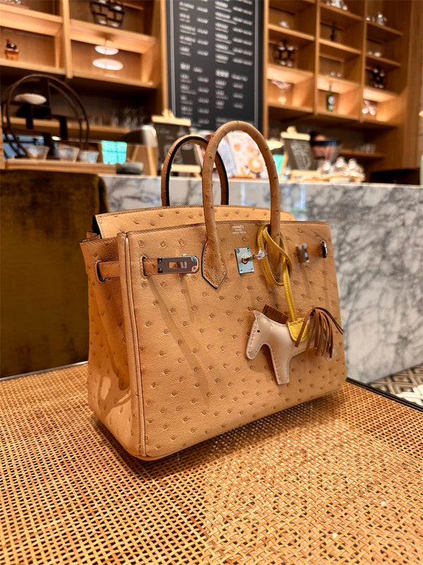  Tailored shopper bag front view 7