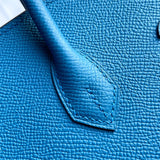  Statement structured bag carried on shoulder