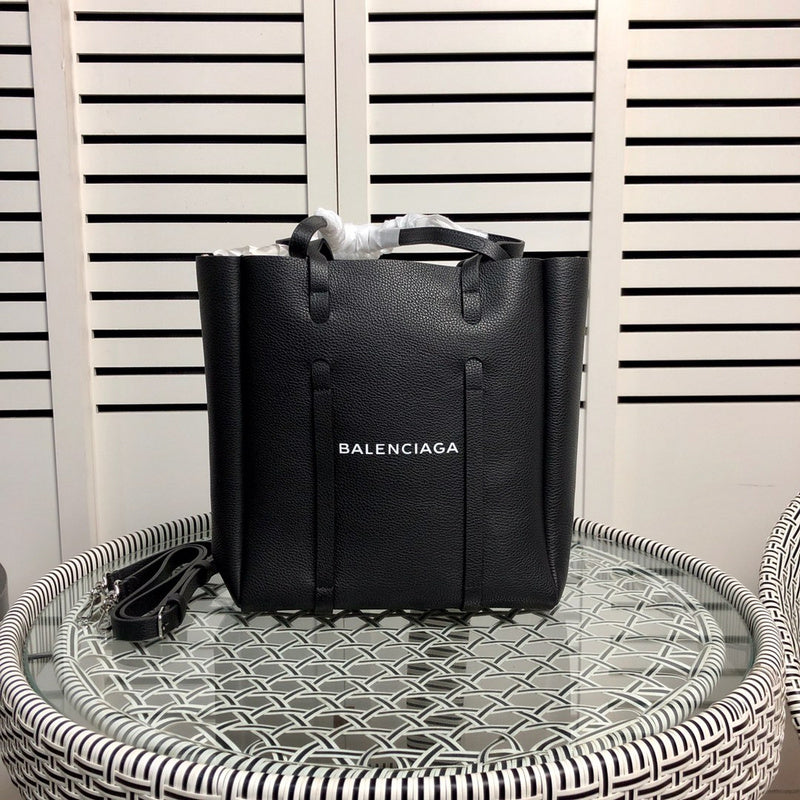 Side profile of refined everyday-luxe women's handbag – women's luxury accessory