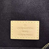Side profile of structured chic women's handbag – women's everyday handbag