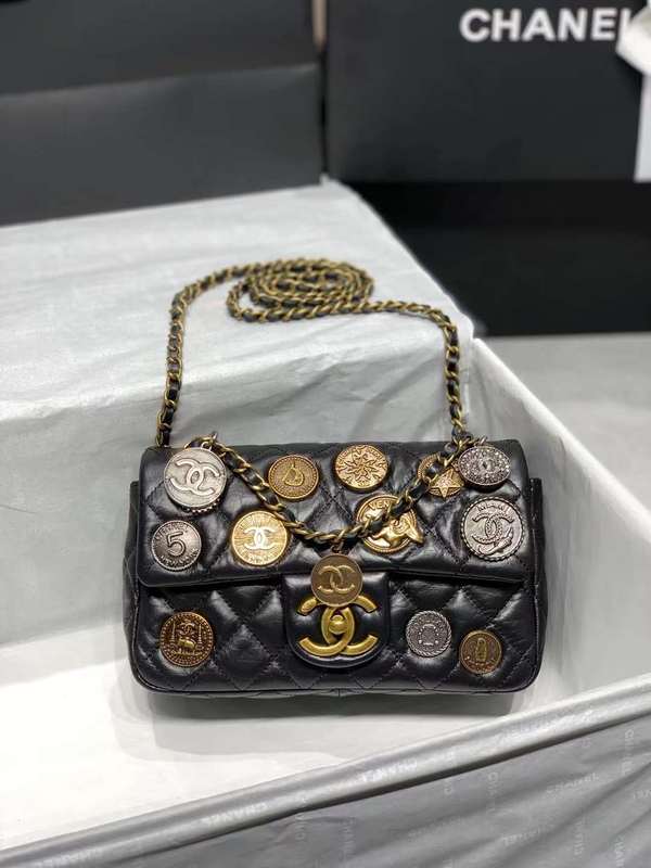 Zivas Charm Chic Craftsmanship Luxury Handbag (Everyday Luxury Essential) – Detail View