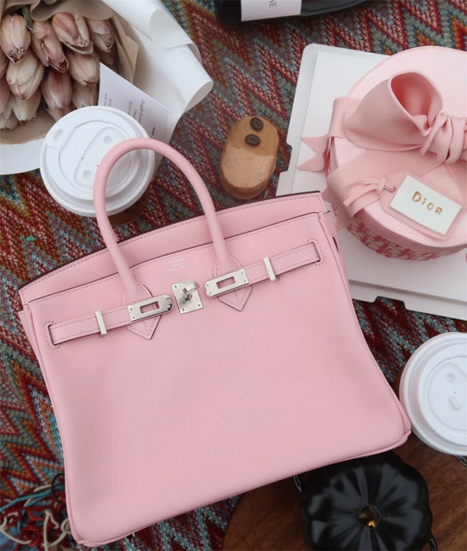  modern tote bag styled with outfit