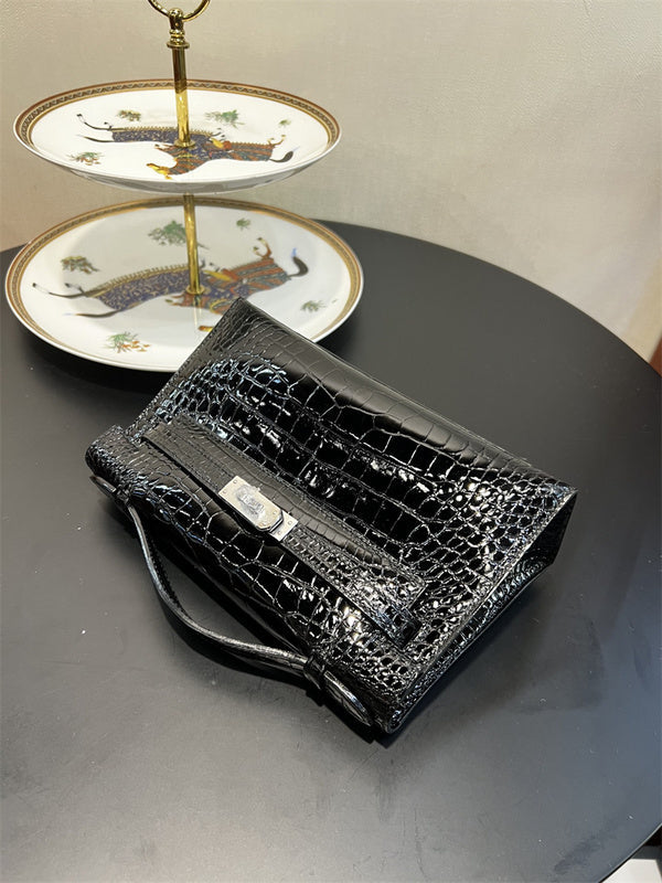 Effortless handbag styled for everyday wear