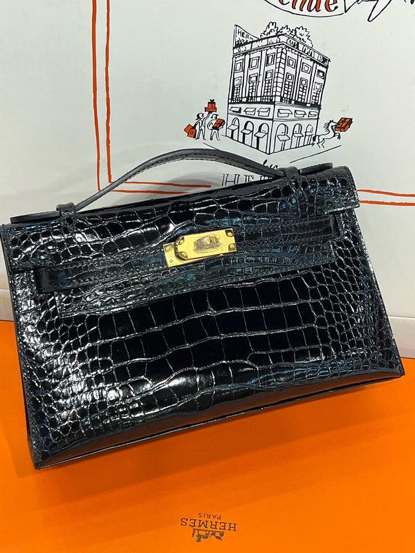 Versatile handbag styled for everyday wear