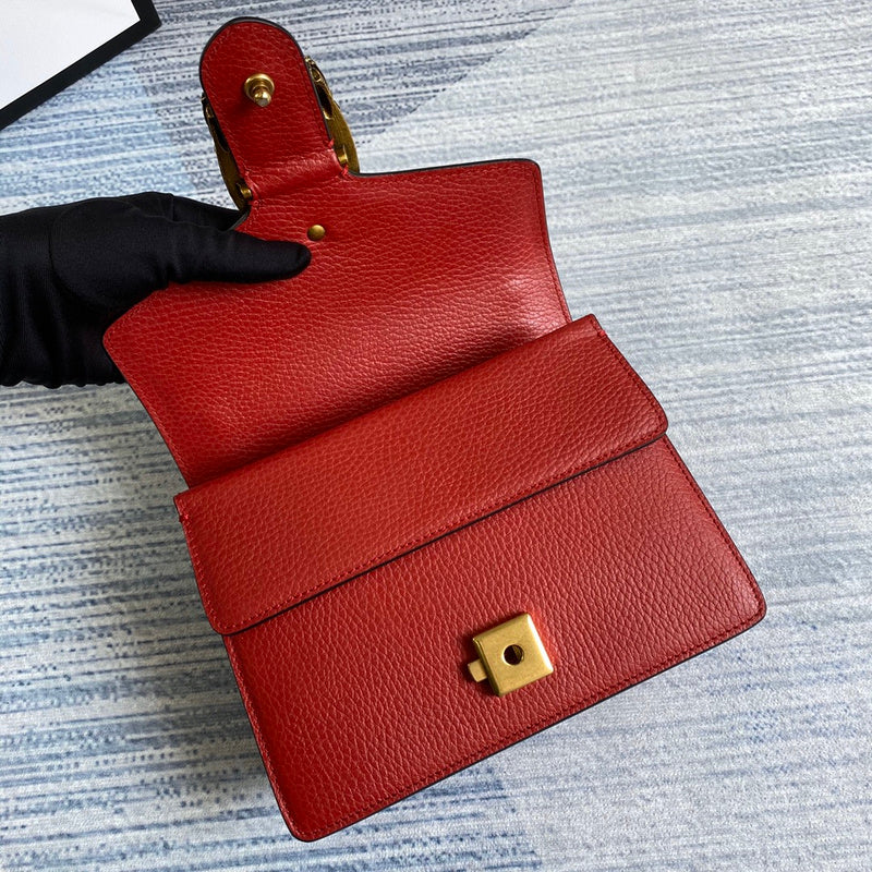 Close-up detail of everyday-luxe sleek women's handbag – women's everyday handbag