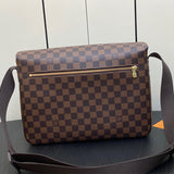  streamlined everyday bag detail view showing craftsmanship 8