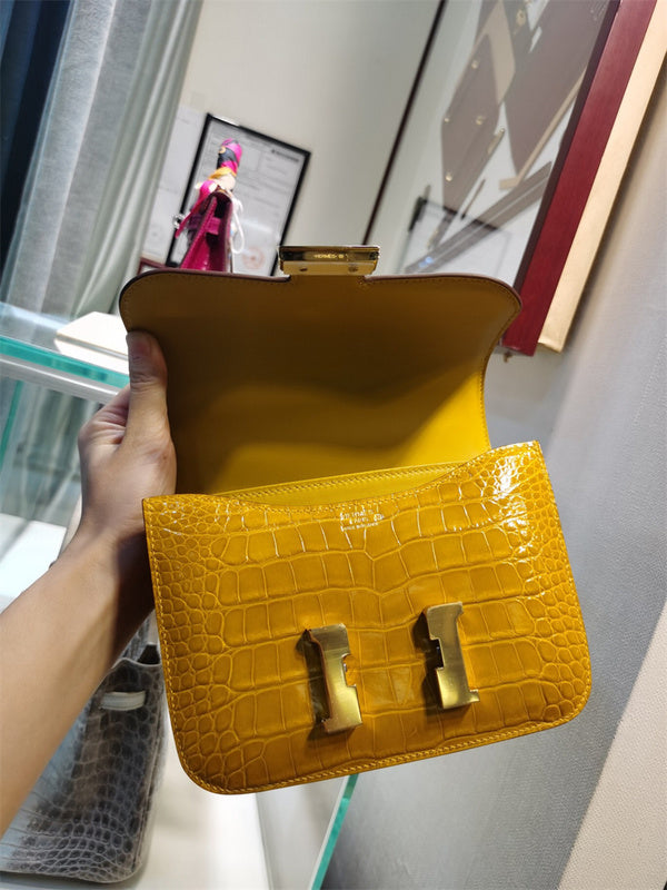 Minimalist bag shown from front angle