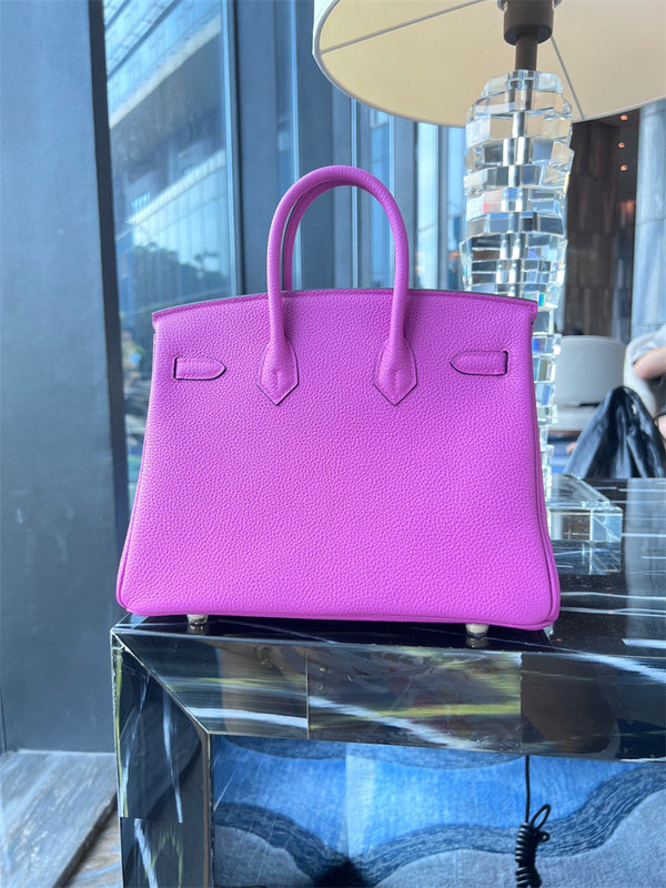  sophisticated tote bag styled with outfit 12