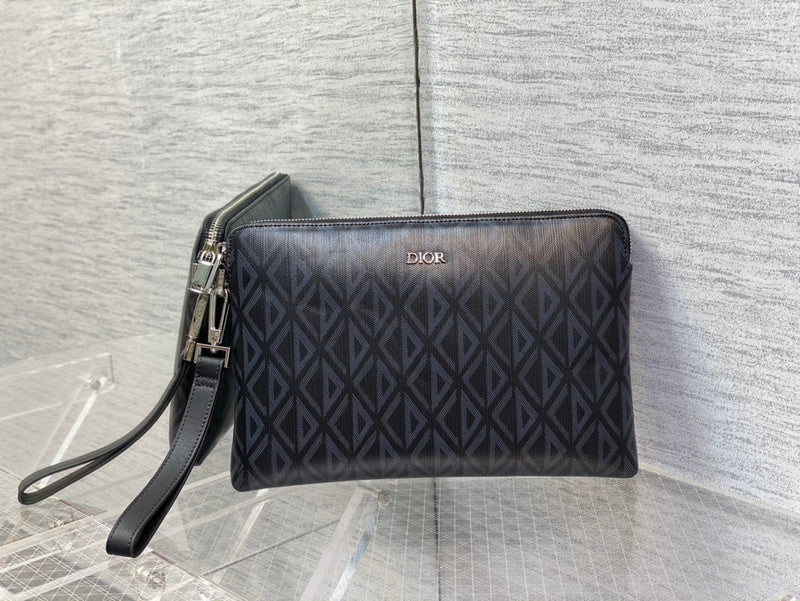 Side profile of structured premium women's handbag – women's designer-style accessory