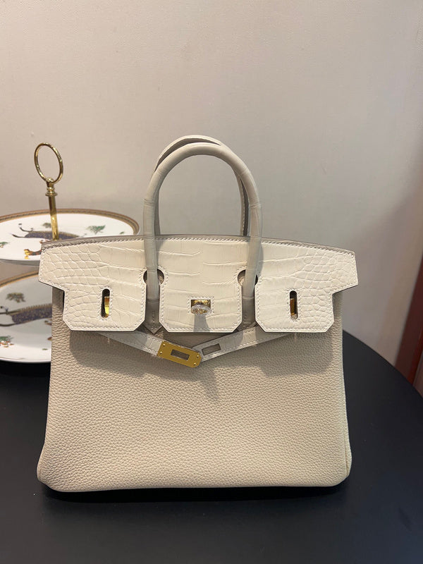 Interior view of effortless premium bag