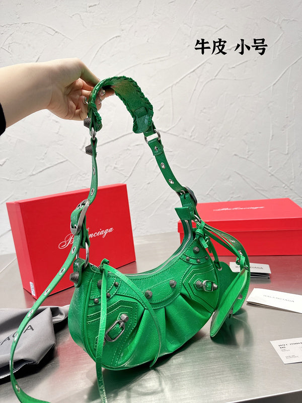 Ziva's Charm handbag – product shot (one versatile size)