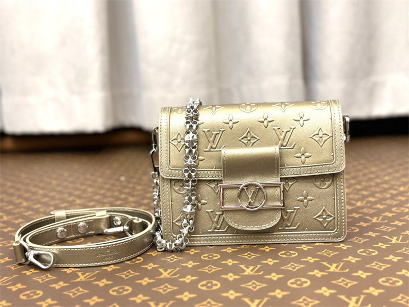  Streamlined shoulder bag front view